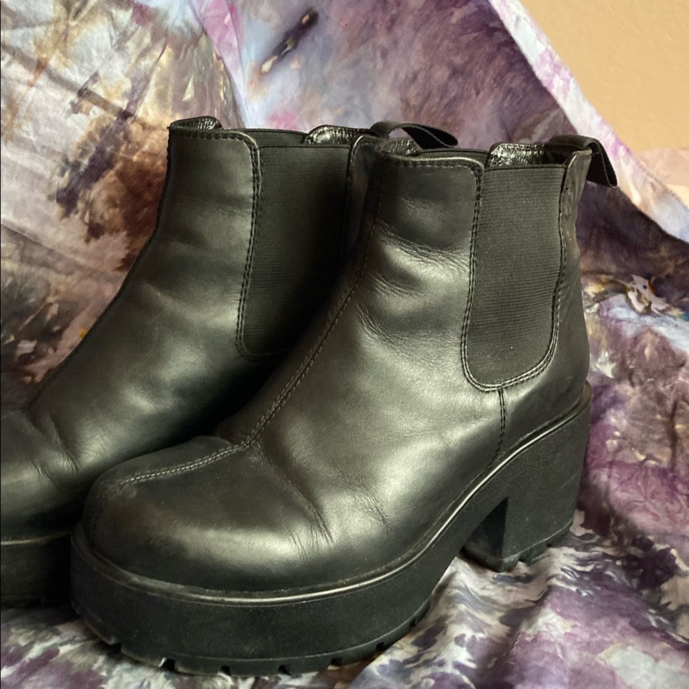 Vagabond platform leather chelsea boot